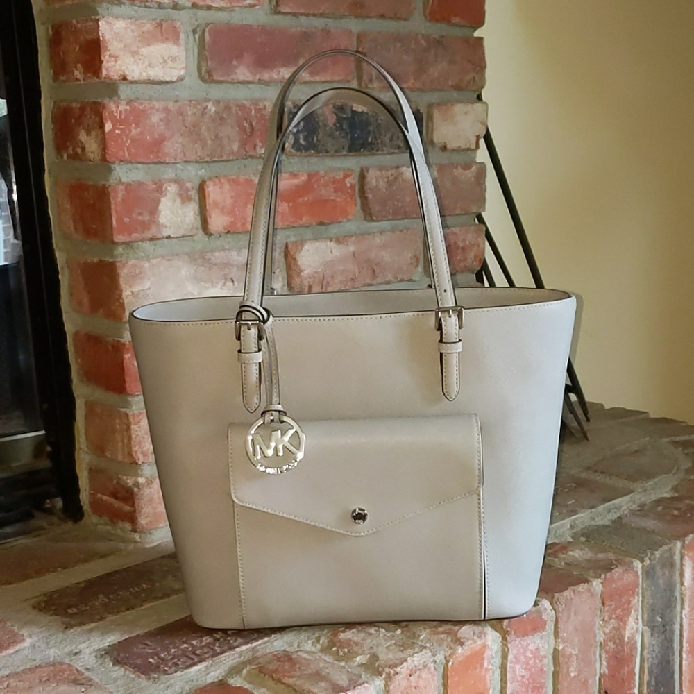 (SOLD)   Michael kors hand bag